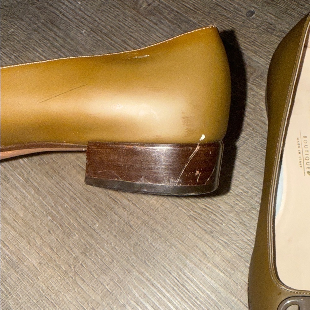 Salvatore Ferragamo Olive Green Leather Block Heel Pumps - Picture 5 of 7